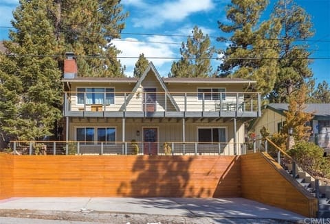 Front view, parking for 3 cars