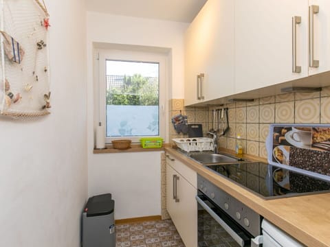 Plant, Property, Building, Natural Landscape, Tree, Land Lot, House, Cottage, Landscape, Residential Area