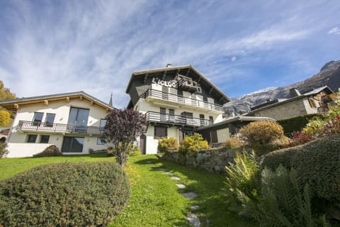 Residence Igloo in summer