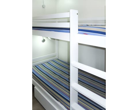 2 bedrooms, travel crib, free WiFi, bed sheets