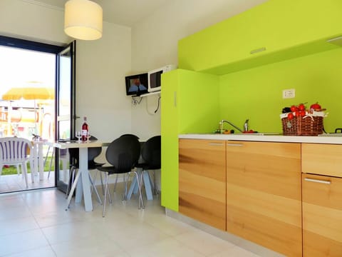 Furniture, Property, Cabinetry, Building, Chair, Countertop, Table, Interior Design, Wood, Floor