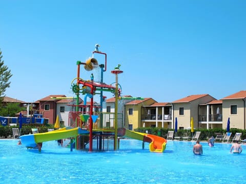 Water, Sky, Building, Swimming Pool, Plant, Window, Leisure, Recreation, Summer, Chute