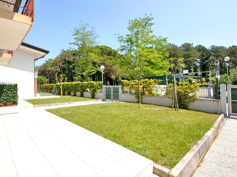 Property, Real Estate, Residential Area, Grass, House, Home, Building, Yard, Architecture, Lawn