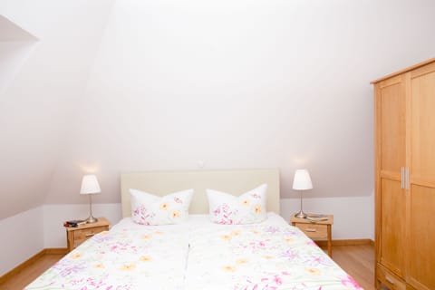 3 bedrooms, in-room safe, iron/ironing board, free WiFi