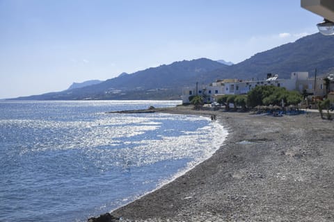 Beach nearby, sun loungers, beach towels