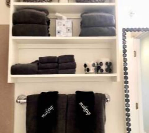 Combined shower/tub, hair dryer, towels, shampoo