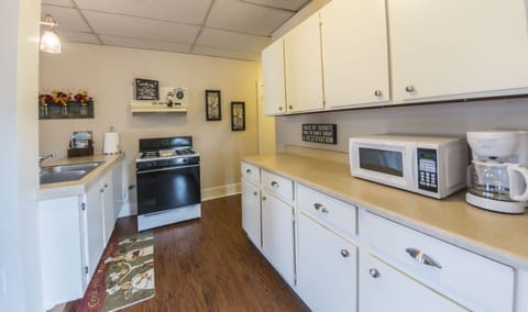 Kitchenette, fully equipped