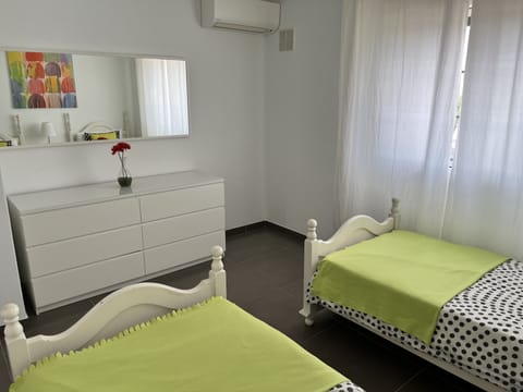 2 bedrooms, in-room safe, iron/ironing board, free WiFi