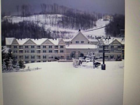 MLK and Pres weekend available!  Ski in\/out - Jiminy Peak Wyndham Bentley Brook  Condo in Lanesborough