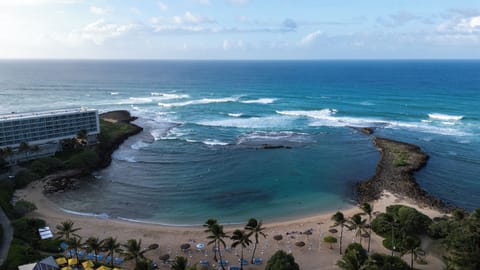 Beach nearby, sun loungers, beach towels