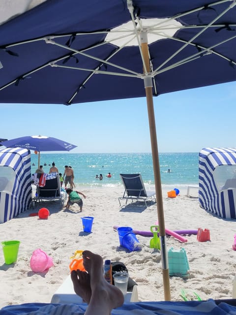 Beach nearby, sun loungers, beach towels