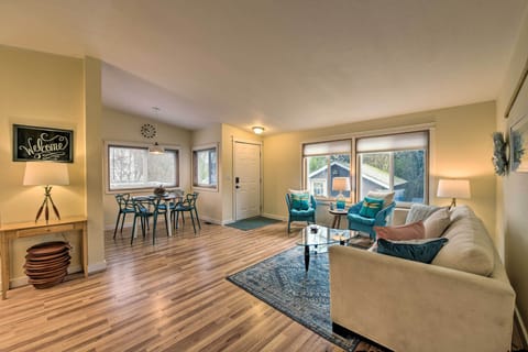 Poulsbo Vacation Rental | 2BR | 2BA | 1,350 Sq Ft | Steps to Enter