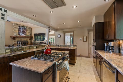 Fully Stocked Gourmet Kitchen