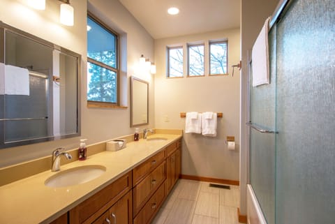 Bathtub, hair dryer, towels