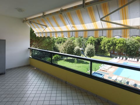 Property, Architecture, Building, Interior Design, Real Estate, Room, Glass, House, Balcony, Lobby