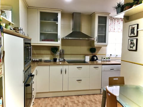 Microwave, oven, dishwasher, coffee/tea maker