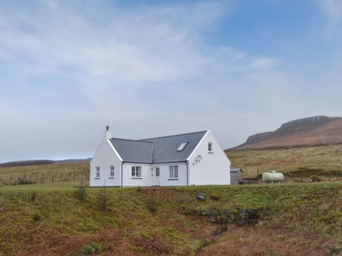 Stunning holiday home in rural location | Sealladh Breagh - Sealladh Breagh and Taigh Iasg - Sealladh Breagh, Glenuachdarach