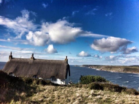 Thatched house on the coastal walk down to Sennen Cove.