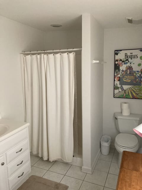 Bunk Bedroom adjacent Bathroom