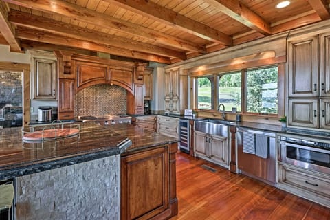 Gourmet Kitchen | Updated Appliances