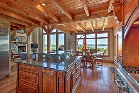 Gourmet Kitchen | Granite Countertops | Wine Cooler