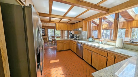 Poplar 35 - Main Floor Kitchen