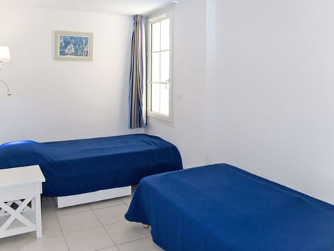 2 bedrooms, travel crib, free WiFi, bed sheets