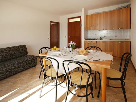 Room, Dining Room, Property, Furniture, Table, Floor, Interior Design, Building, House, Hardwood