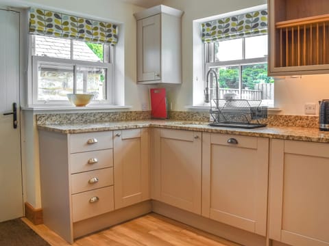 Well equipped kitchen | Midge - Lower Trembath, Buryas Bridge, near Penzance