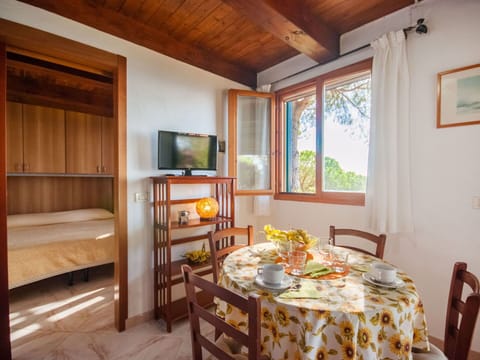 Furniture, Property, Table, Chair, Wood, Interior Design, Building, Floor, Hardwood, Real Estate