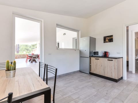 Cloud, Water, Sky, Property, Plant, Swimming Pool, Building, Window, Azure, Blue