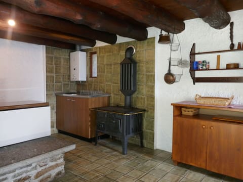 Cabinetry, Property, Building, Countertop, Wood, Kitchen, Window, House, Interior Design, Flooring