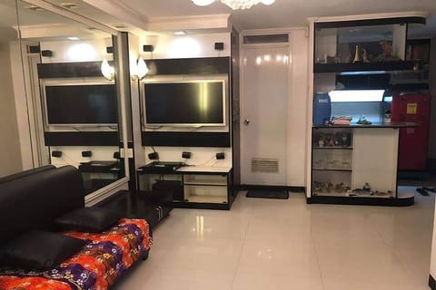 Living room | TV, DVD player, stereo