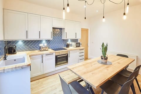 Simba House, Saltburn-by-the-Sea - Host & Stay