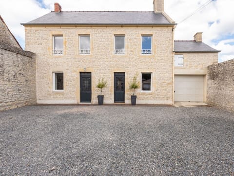 Sky, Window, Cloud, Building, House, Plant, Land Lot, Road Surface, Door, Grass