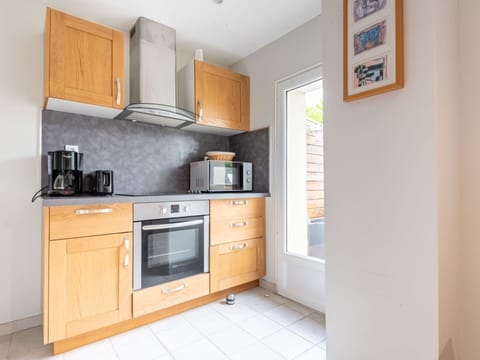 Countertop, Cabinetry, Building, Sink, Kitchen Appliance, Drawer, Tap, Kitchen Stove, Home Appliance, Wood