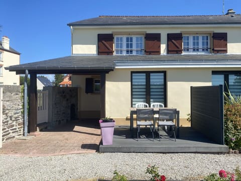 Building, Window, Home, House, Residential Area, Roof, Door, Facade, Architecture, Cottage