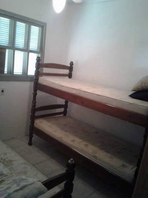 4 bedrooms, iron/ironing board, bed sheets