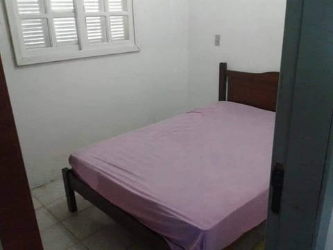 4 bedrooms, iron/ironing board, bed sheets