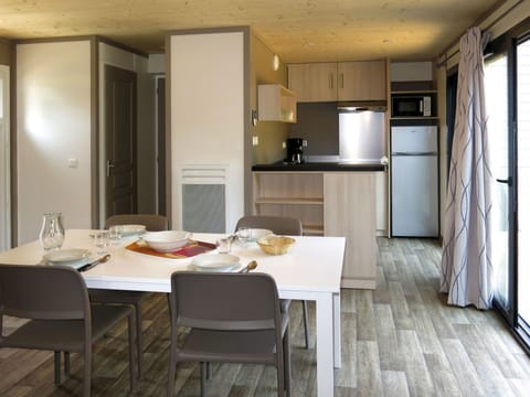 Room, Furniture, Interior Design, Property, Countertop, Building, Floor, Kitchen, Cabinetry, House