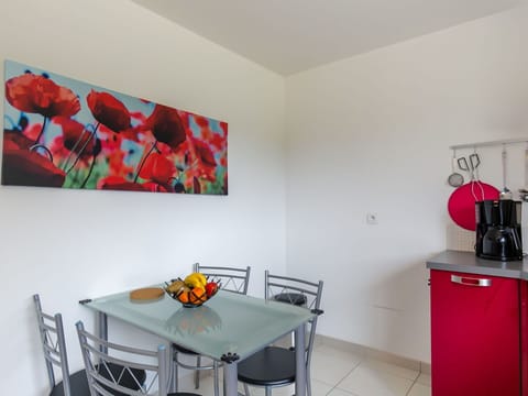 Table, Property, Furniture, Plant, Interior Design, Lighting, Orange, Chair, Architecture, Floor
