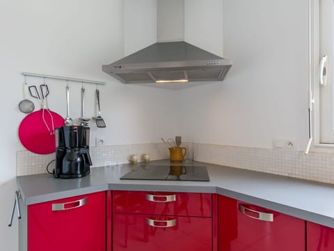 Cabinetry, Countertop, Property, Kitchen, Kitchen Sink, Sink, Interior Design, Lighting, Flooring, Drawer