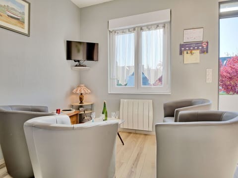 Furniture, Property, Picture Frame, Window, Wood, Interior Design, Chair, Floor, Flooring, Shade