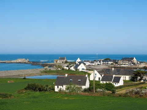 Sky, Building, Plant, Urban Design, Tower Block, Condominium, Real Estate, City, Facade, Commercial Building
