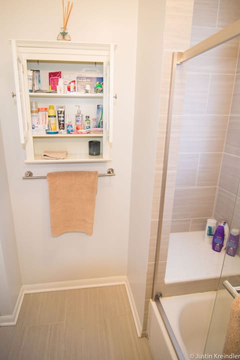 Combined shower/tub, hair dryer, towels, soap