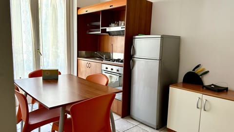 Fridge, oven, dining tables