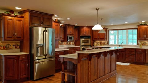 Private kitchen | Fridge, microwave, oven, stovetop