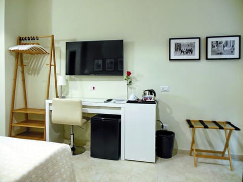 2 bedrooms, in-room safe, desk, iron/ironing board