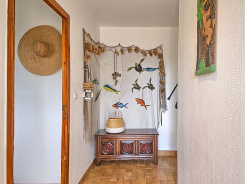 Property, Furniture, Wood, Textile, Interior Design, Floor, Flooring, House, Wall, Ceiling