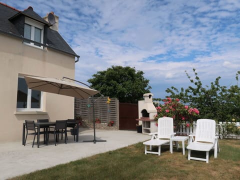 Cloud, Sky, Plant, Furniture, Table, Window, Building, Chair, Shade, Land Lot